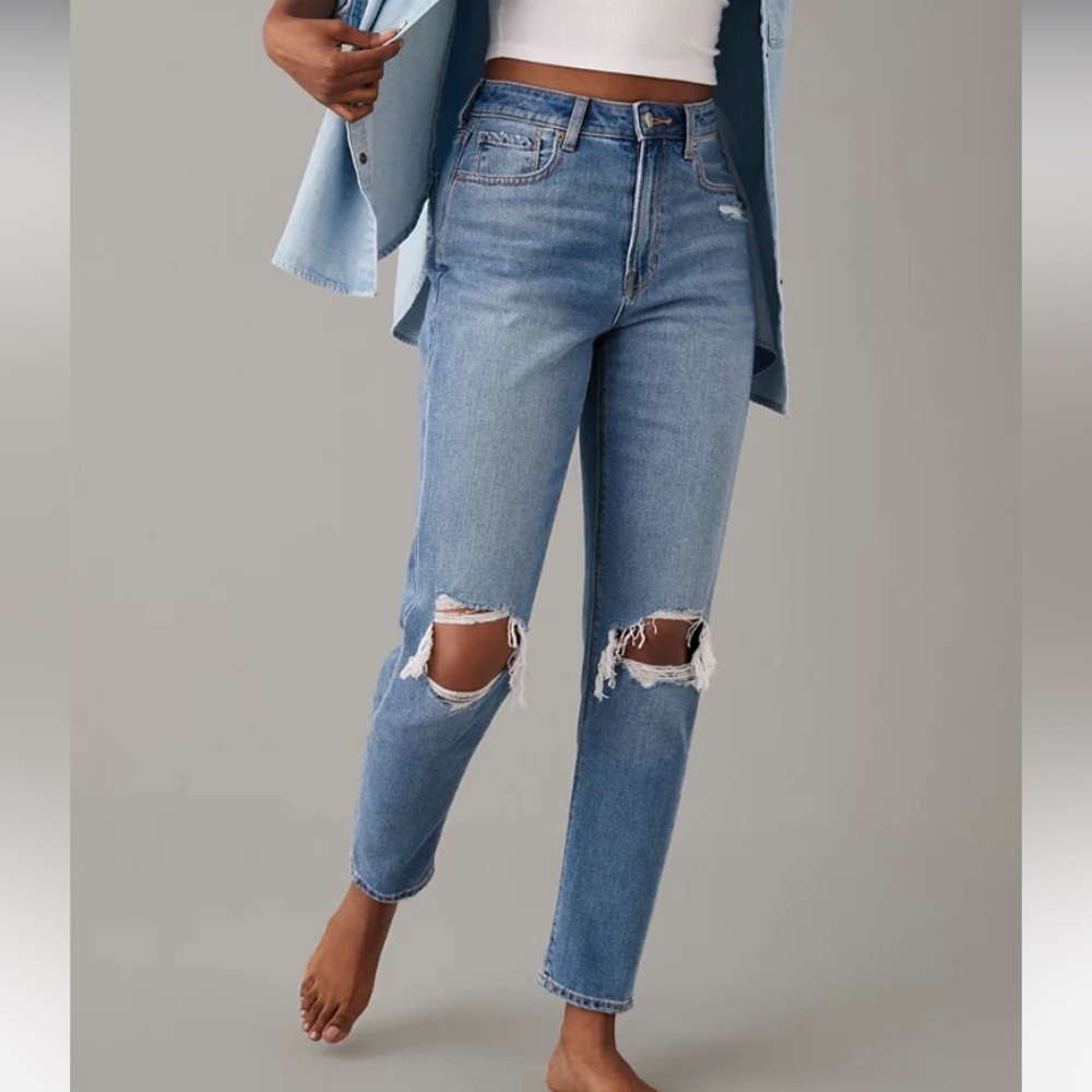 American Eagle Ripped Mom Jean